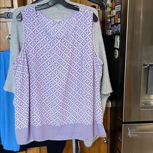 Talbots Paisley Print Sleeveless Blouse Size 2X
Blue Pink